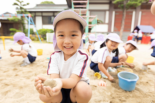 柳川幼稚園のこども達